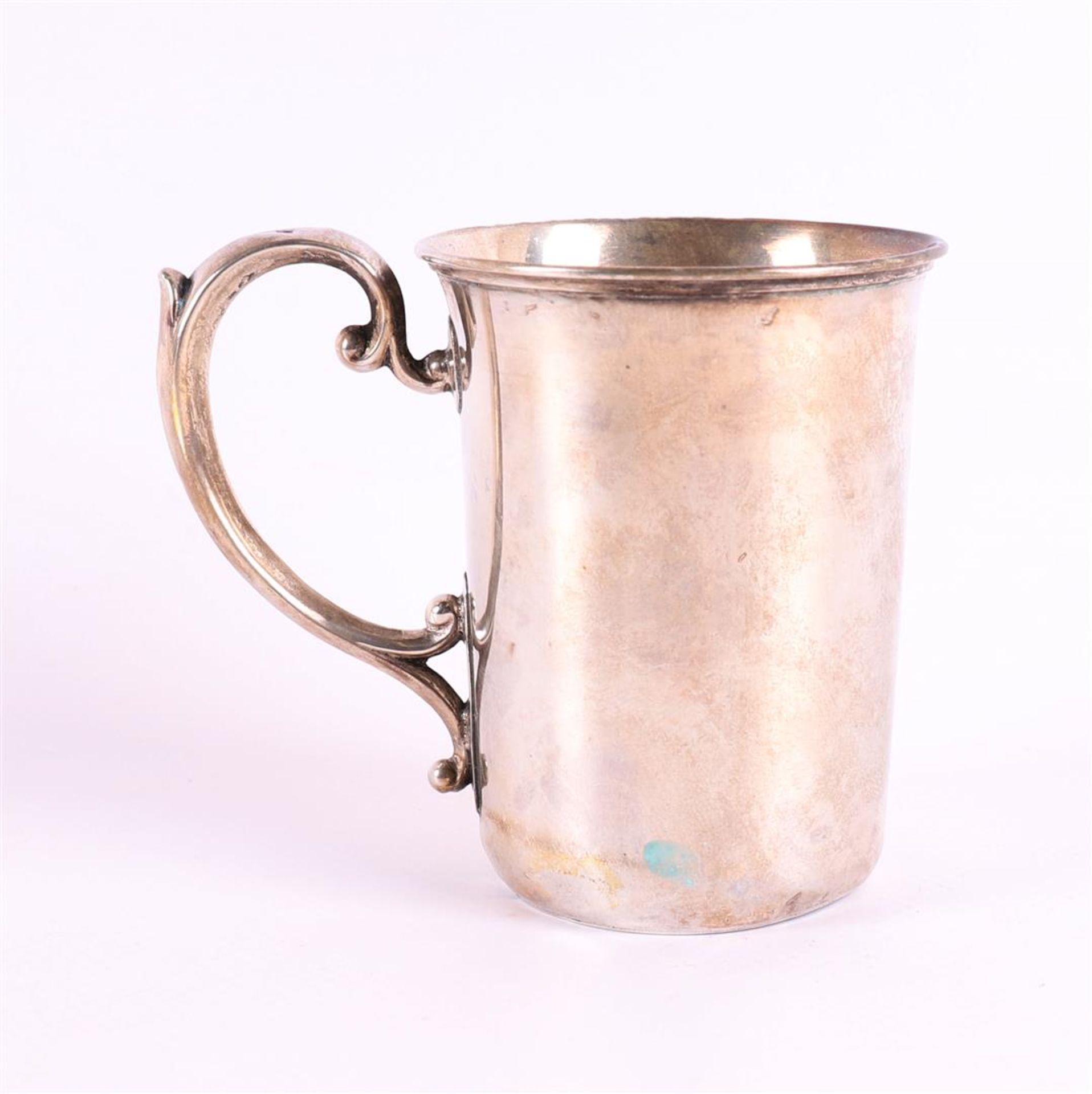 A 3rd grade 800/1000 silver cup on handle, around 1900 (dented), h 7.7 cm, 49 grams. - Image 2 of 5