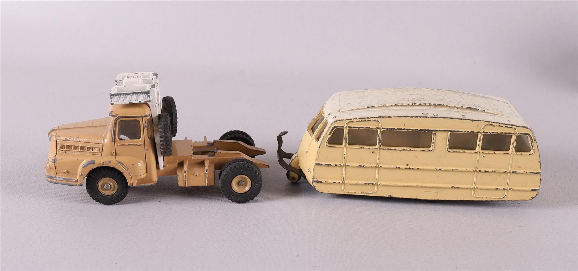 A collection of Dinky Toys, made in France, tot. 8x. - Bild 8 aus 13