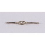 A 14 kt 585/1000 gold and platinum Art Deco brooch, set with diamond of approx. 0.10 ct, old cut,