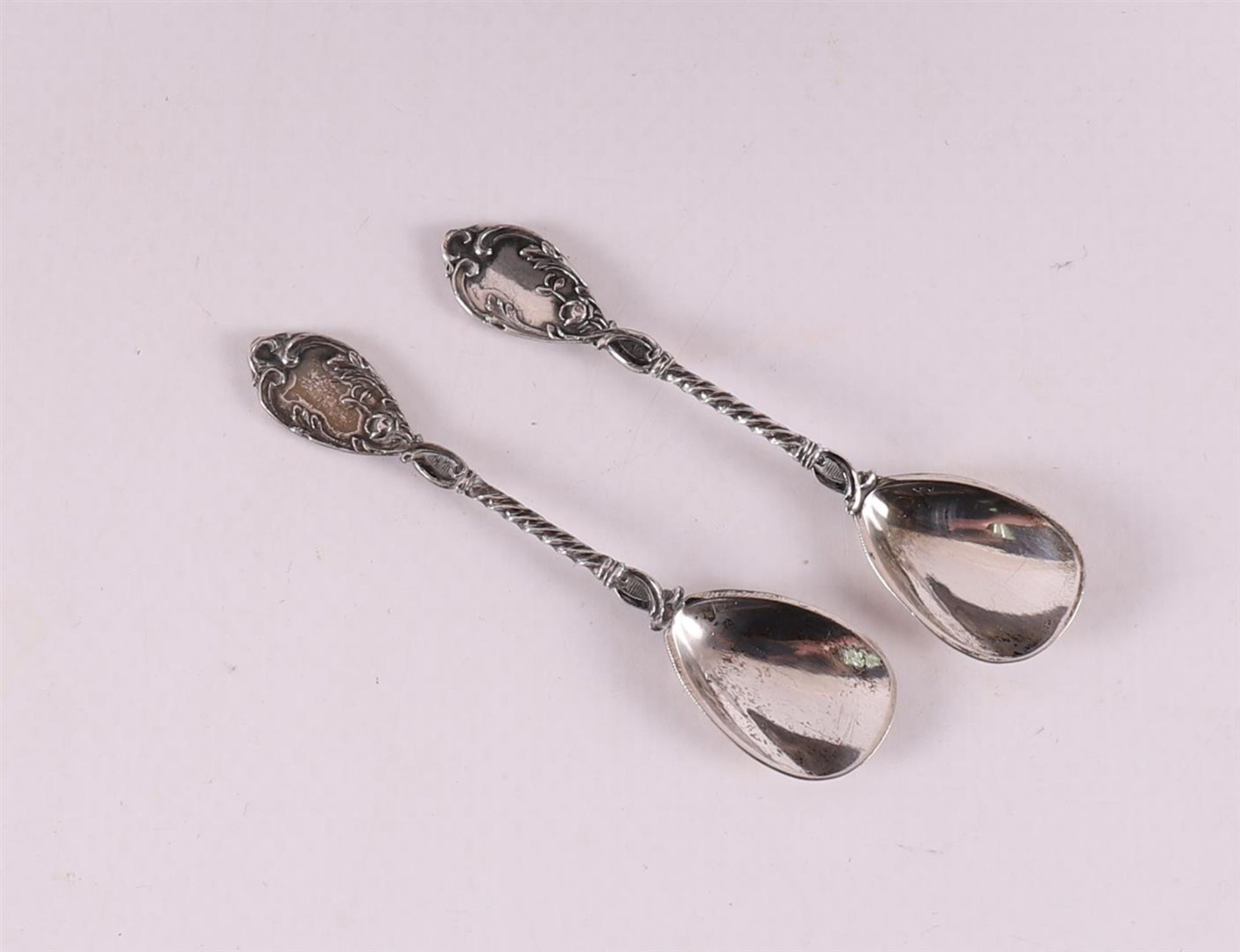 Three 2nd grade 835/1000 silver tazzas, 20th century, h 5 and 7 cm. Includes two 3rd grade 800/ - Bild 3 aus 3