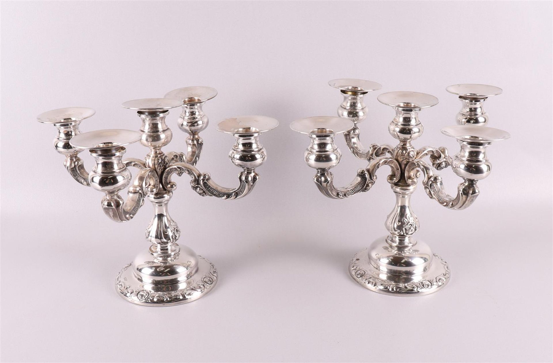 A set of 1st grade 925/1000 silver 5-light candlesticks decorated with roses. Weighted base, gross - Bild 3 aus 5