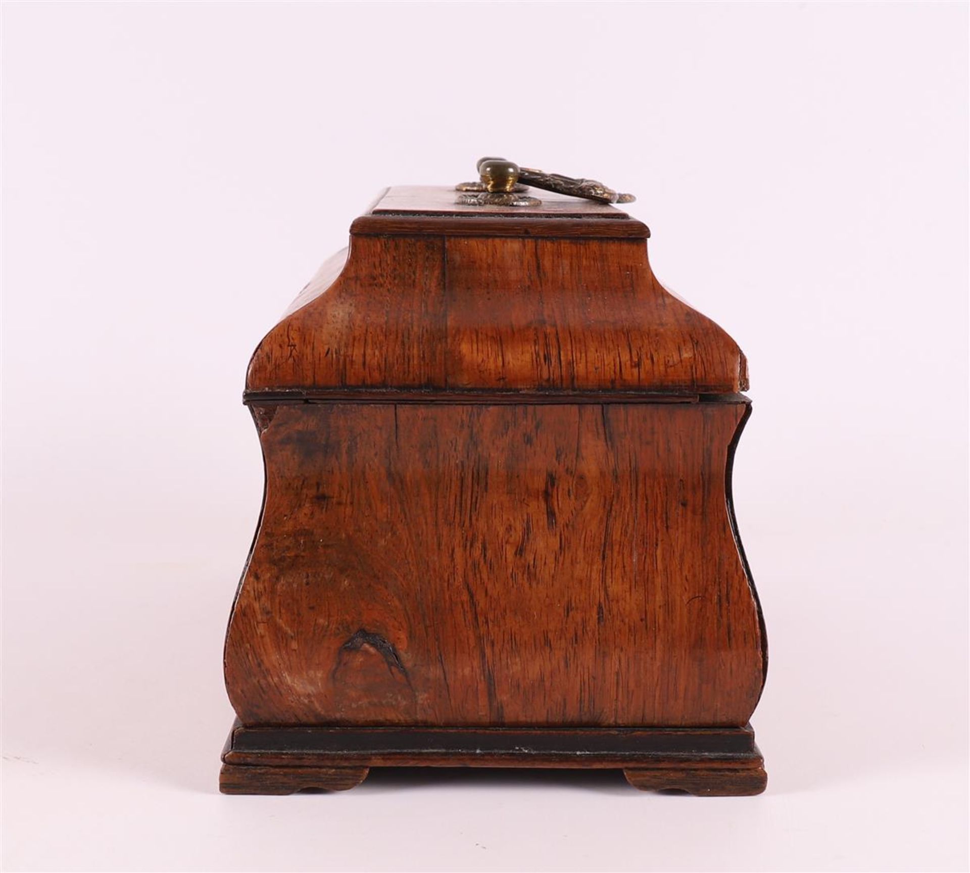 A Dutch rosewood tea box, mid 18th century, h 14 x l 20 x w 12 cm. - Image 2 of 7