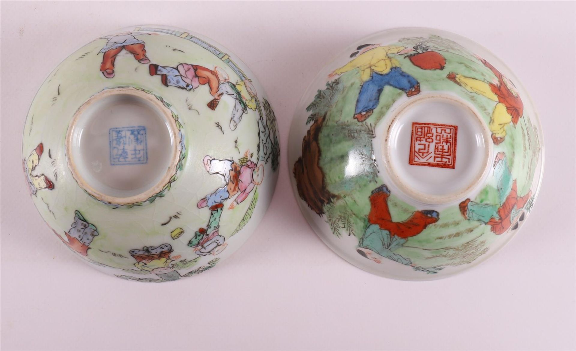 Two porcelain bowls on stand ring, China, 20th century. Polychrome decoration of children playing in - Bild 7 aus 7