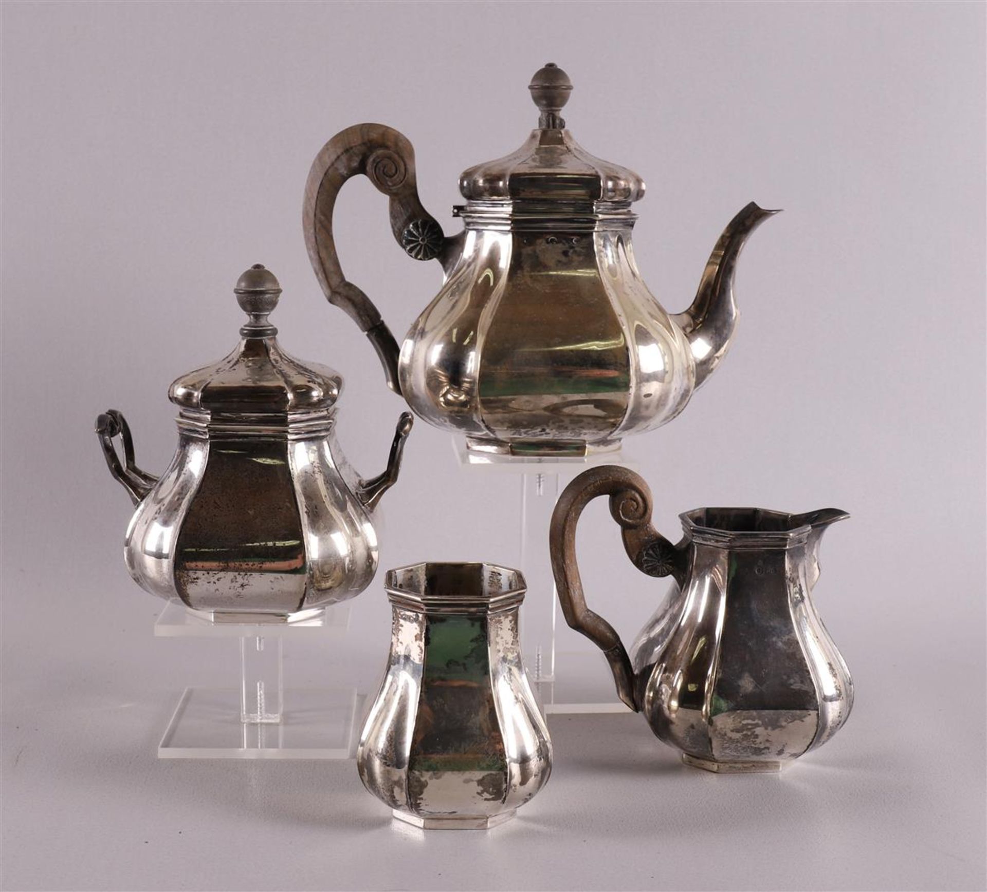 A 2nd grade 835/1000 silver tea service, model 'Cardinaal', consisting of: teapot, sugar lid pot,