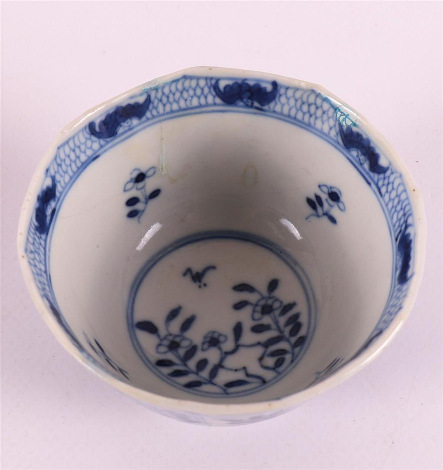 Three various blue/white porcelain cups and saucers, China, 1st half of the 19th century. Blue - Bild 20 aus 23