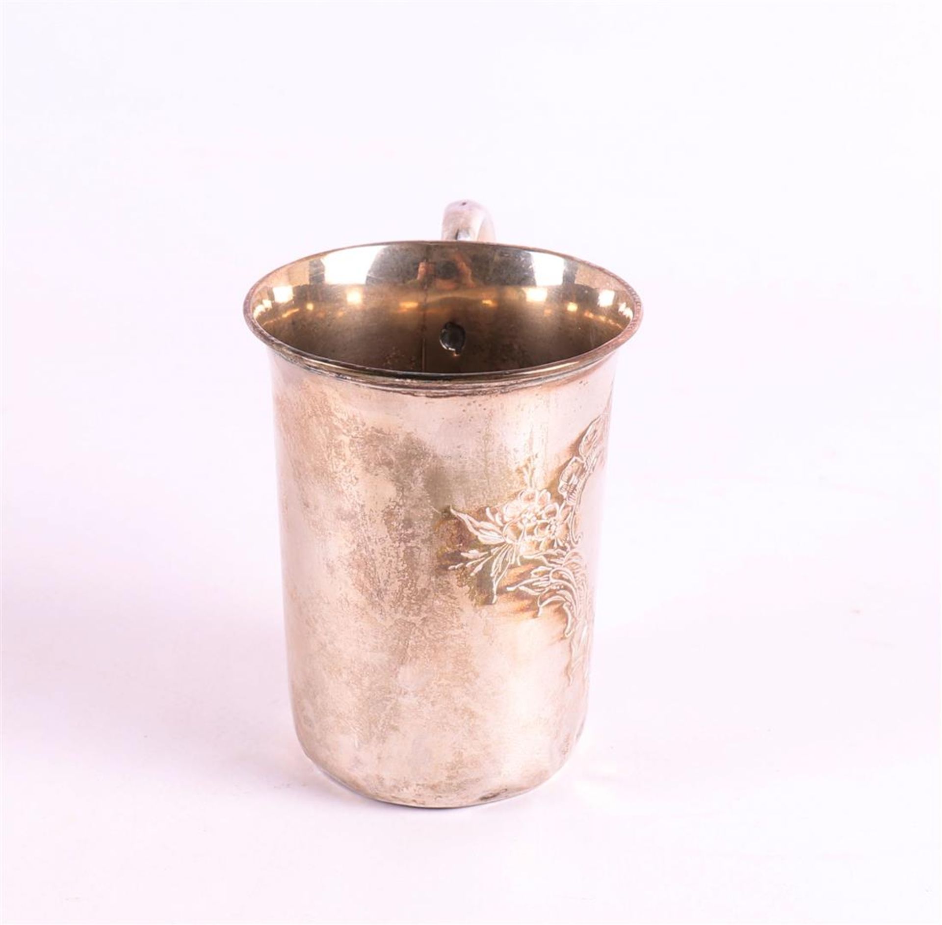 A 3rd grade 800/1000 silver cup on handle, around 1900 (dented), h 7.7 cm, 49 grams. - Image 3 of 5
