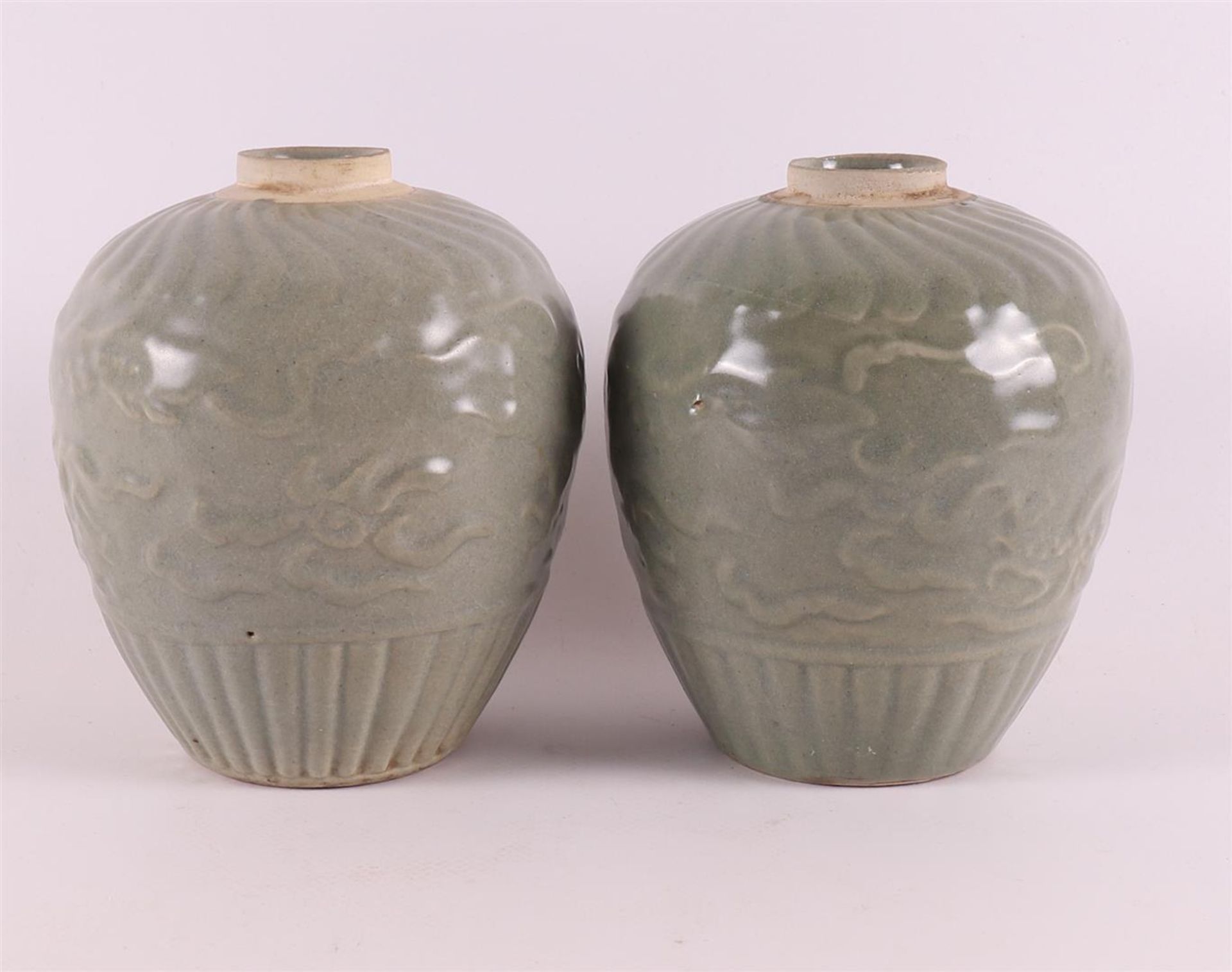 A pair of celadon glazed porcelain vase, China, 20th century or earlier. Relief decoration of dragon - Bild 4 aus 6