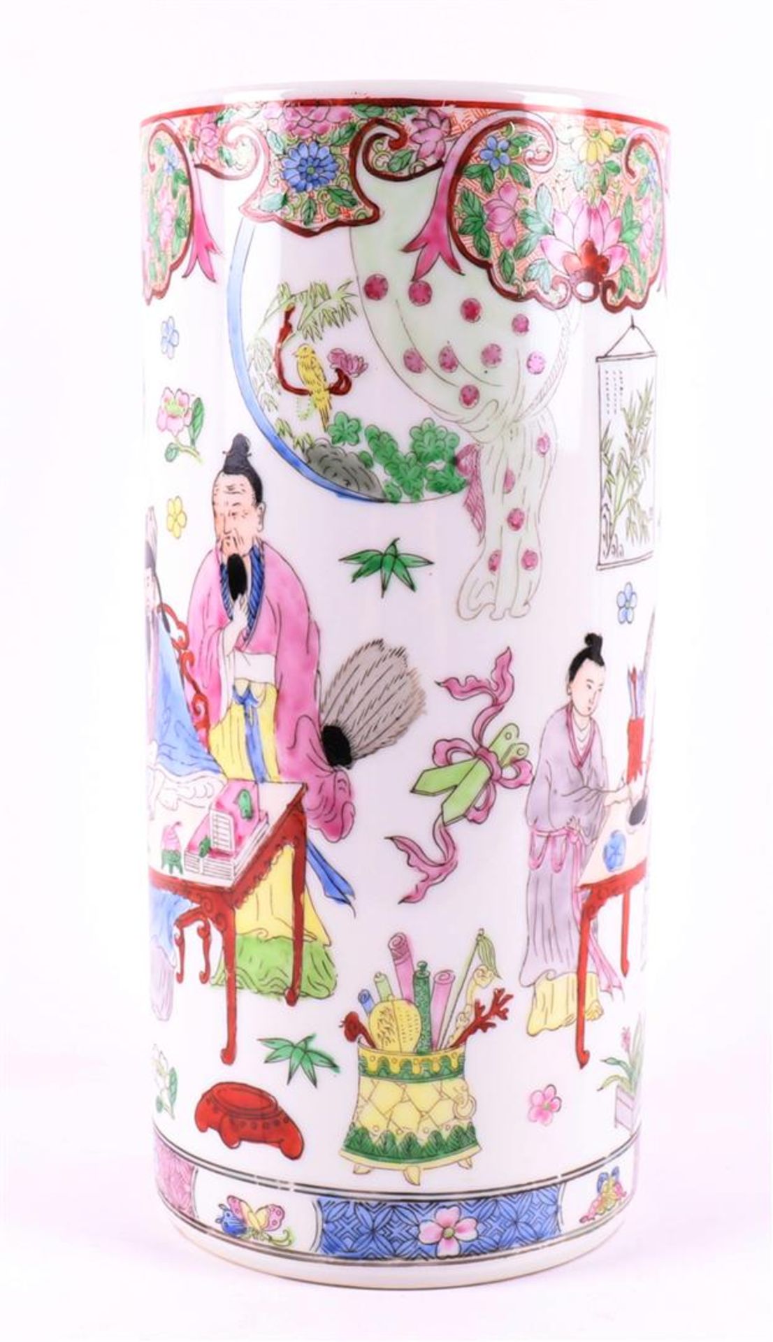 A cylindrical porcelain vase, China, 20th century. Polychrome decor of a painter at a table, - Bild 2 aus 6
