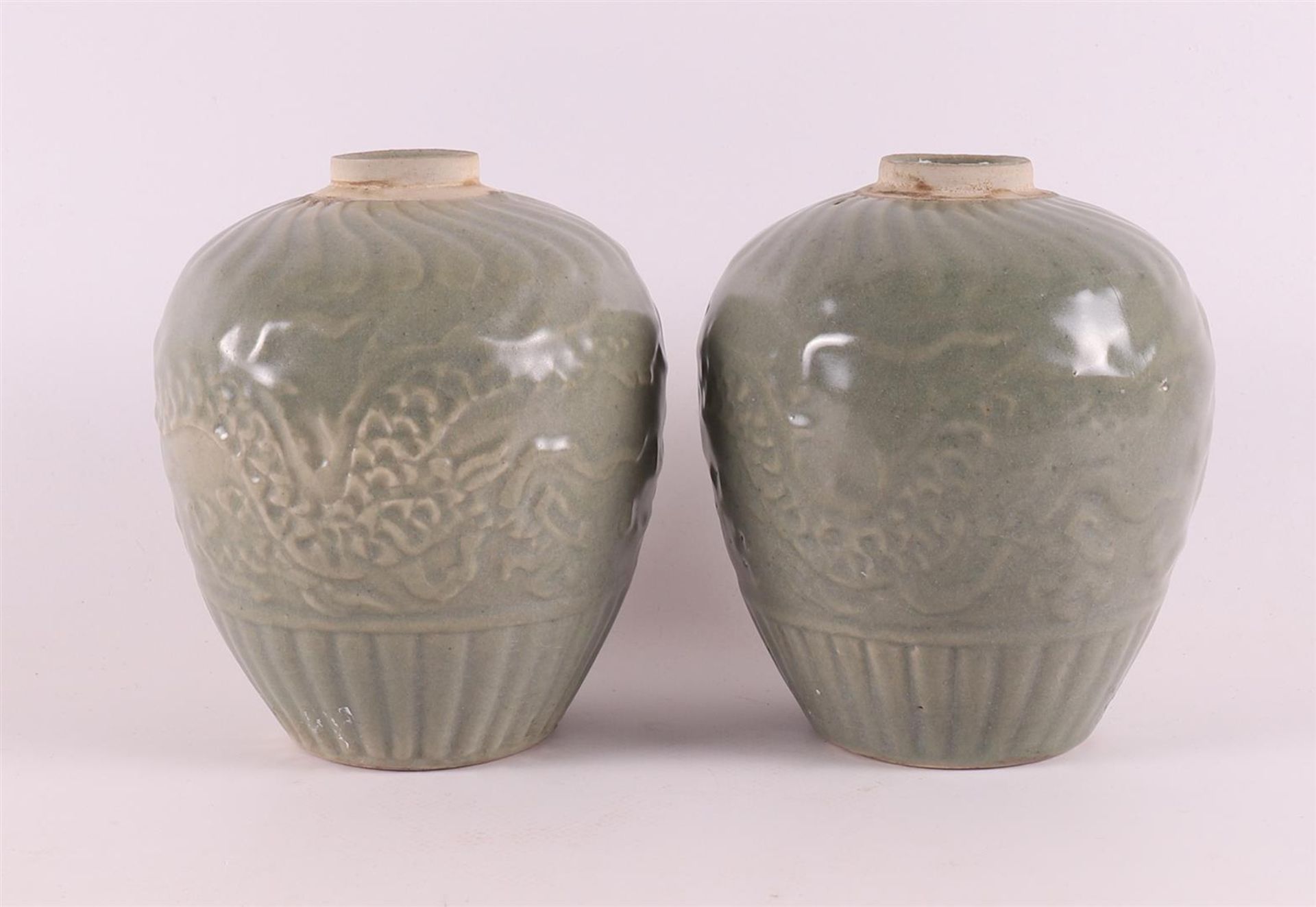 A pair of celadon glazed porcelain vase, China, 20th century or earlier. Relief decoration of dragon - Bild 3 aus 6