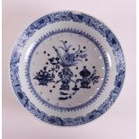 A blue and white porcelain trivet without saucer, China, Qianlong, 18th century. Blue underglaze
