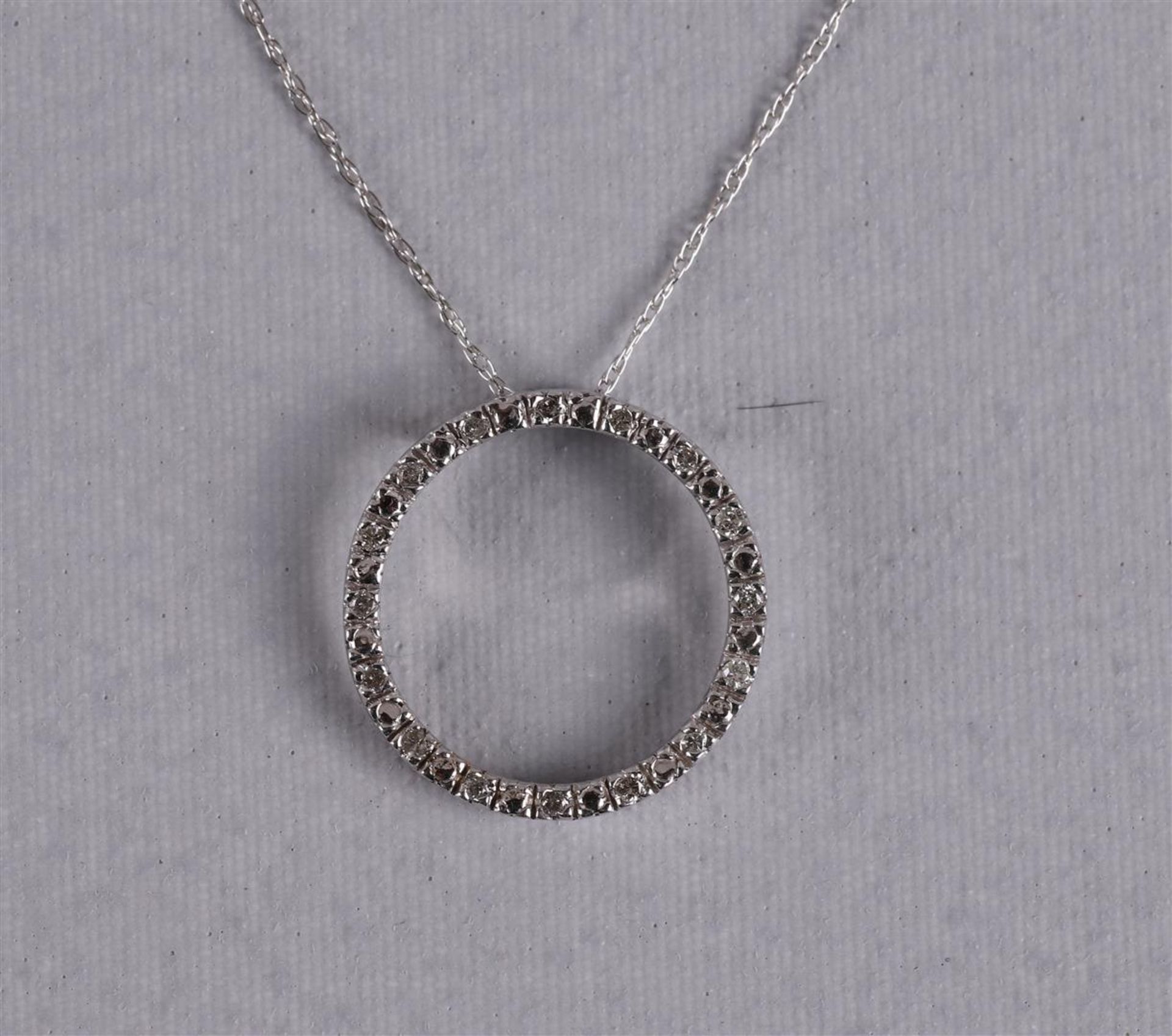 A 10 kt BWG necklace and pendant with 16 diamonds. - Image 3 of 4