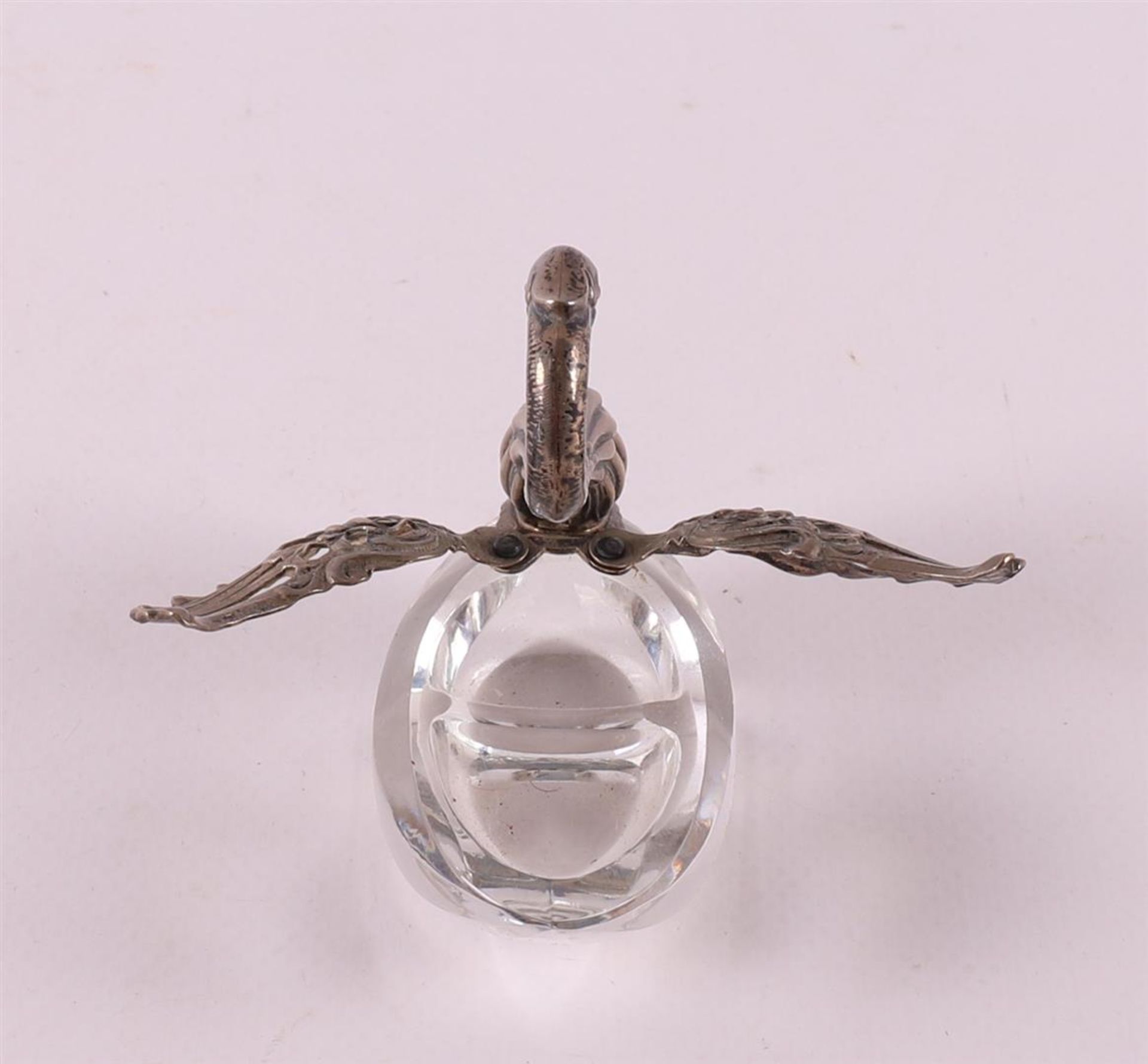 A clear crystal and second grade 835/1000 silver salt cellar in the shape of a swan, 20th century, h - Bild 3 aus 3