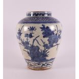 A blue and white porcelain baluster vase, Japan, Edo, 17th century.