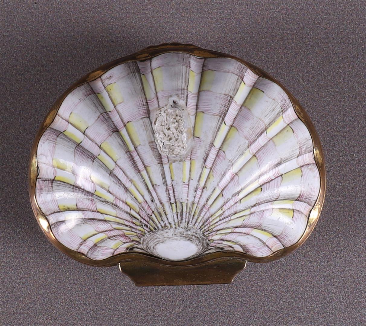 A brass and enamel shell-shaped tobacco box, circa 1800. - Image 3 of 5