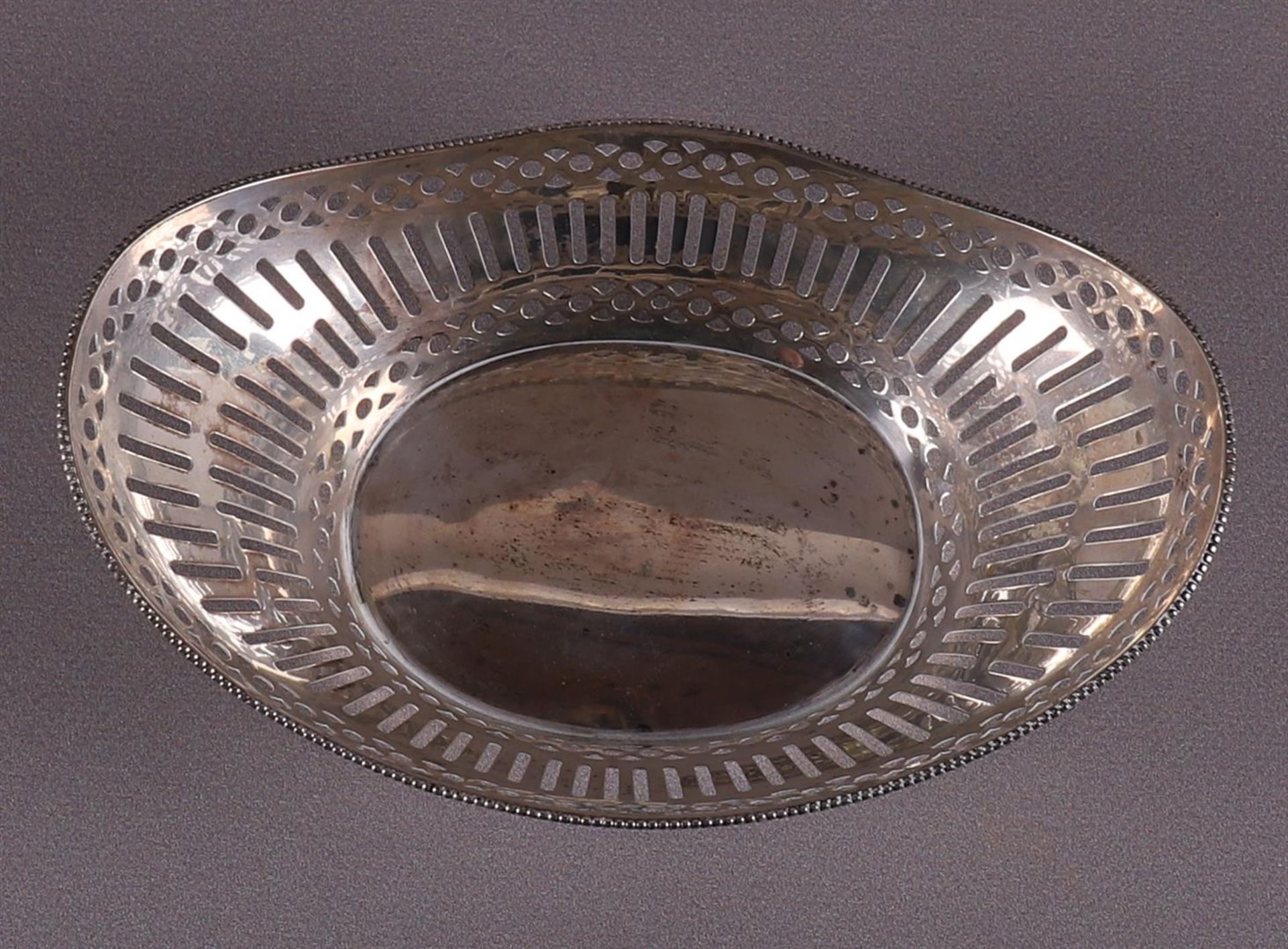 A 2nd grade 835/1000 silver pierced boat-shaped bonbonnière, 20th century - Image 4 of 4