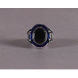 A 1st grade silver men's signet ring with onyx