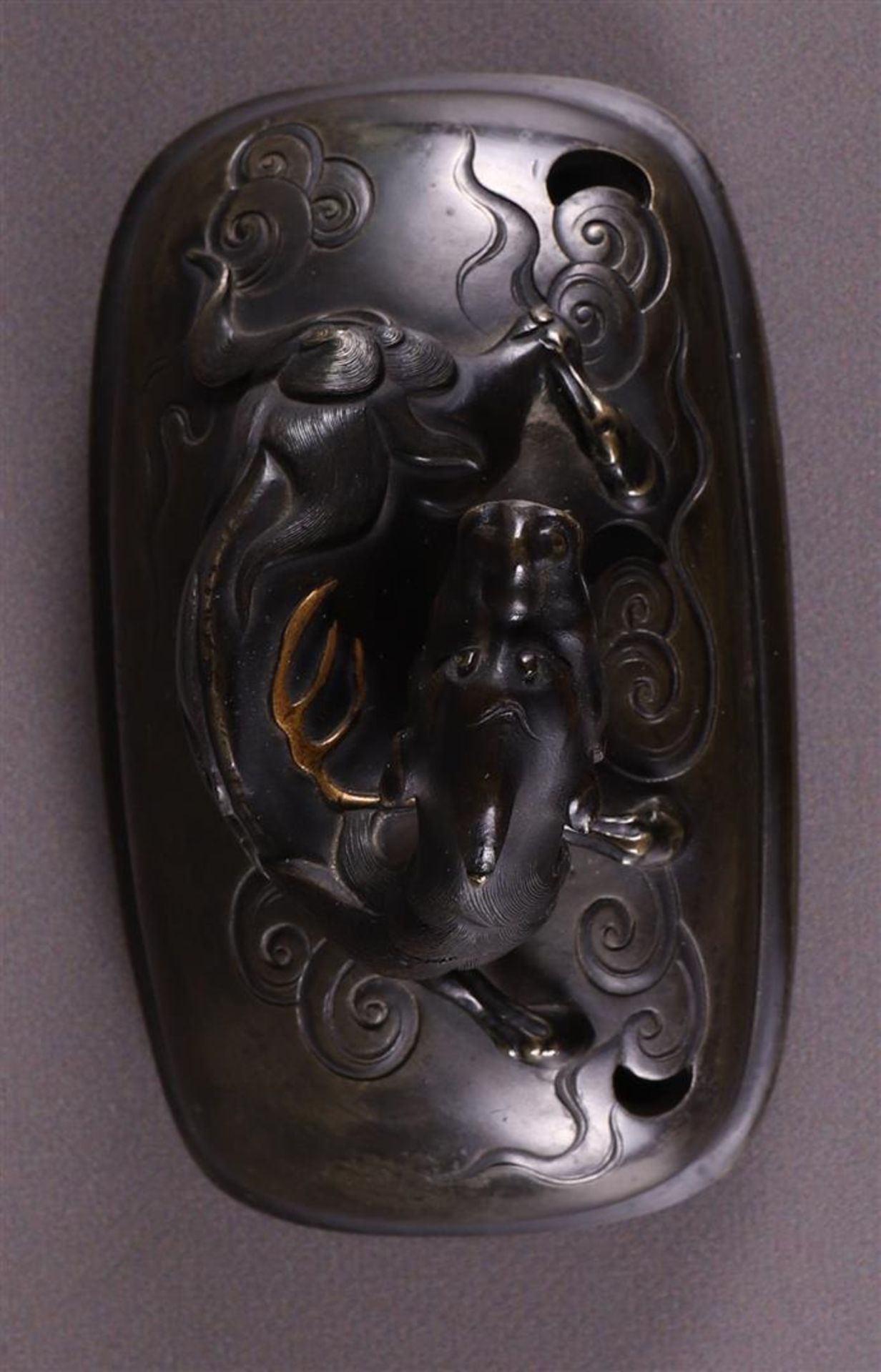 A brown patinated koro with dragon heads for ears, China, 2nd half 19th century. - Bild 8 aus 9