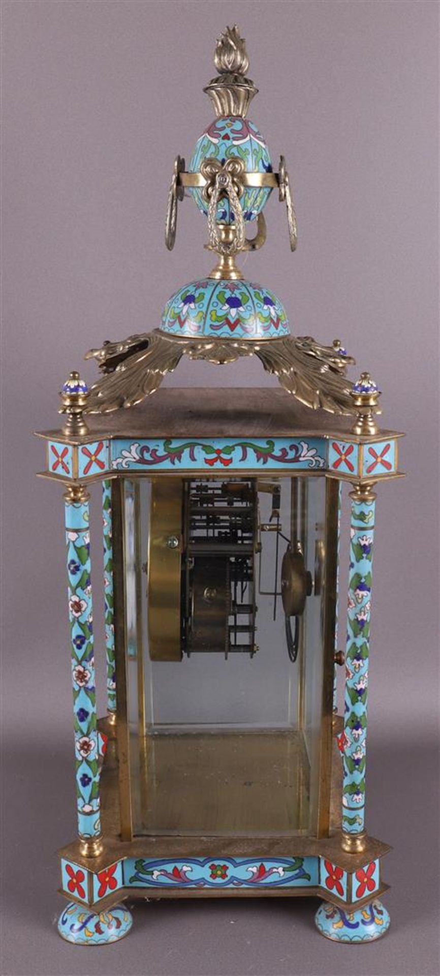 A table mantel clock in cloissonné and brass casing, 20th century. - Image 3 of 6