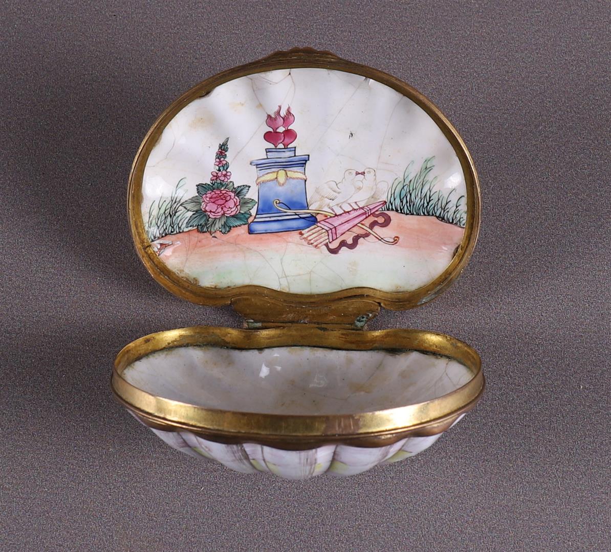 A brass and enamel shell-shaped tobacco box, circa 1800. - Image 4 of 5