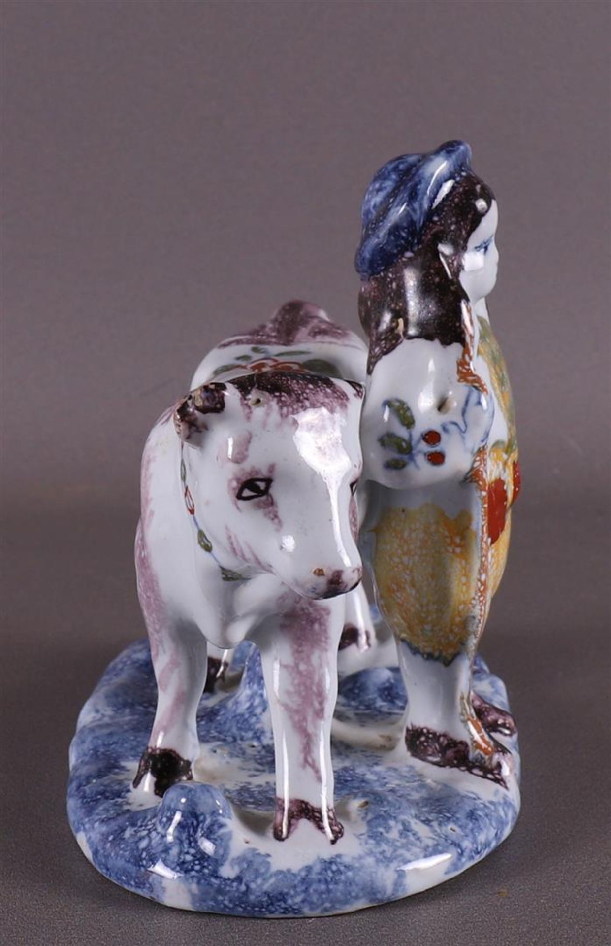 A polychrome Delft earthenware farmer with a cow, 20th century. - Image 3 of 7