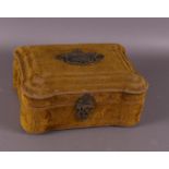 A green velvet sewing box with bone accessories, 19th century.