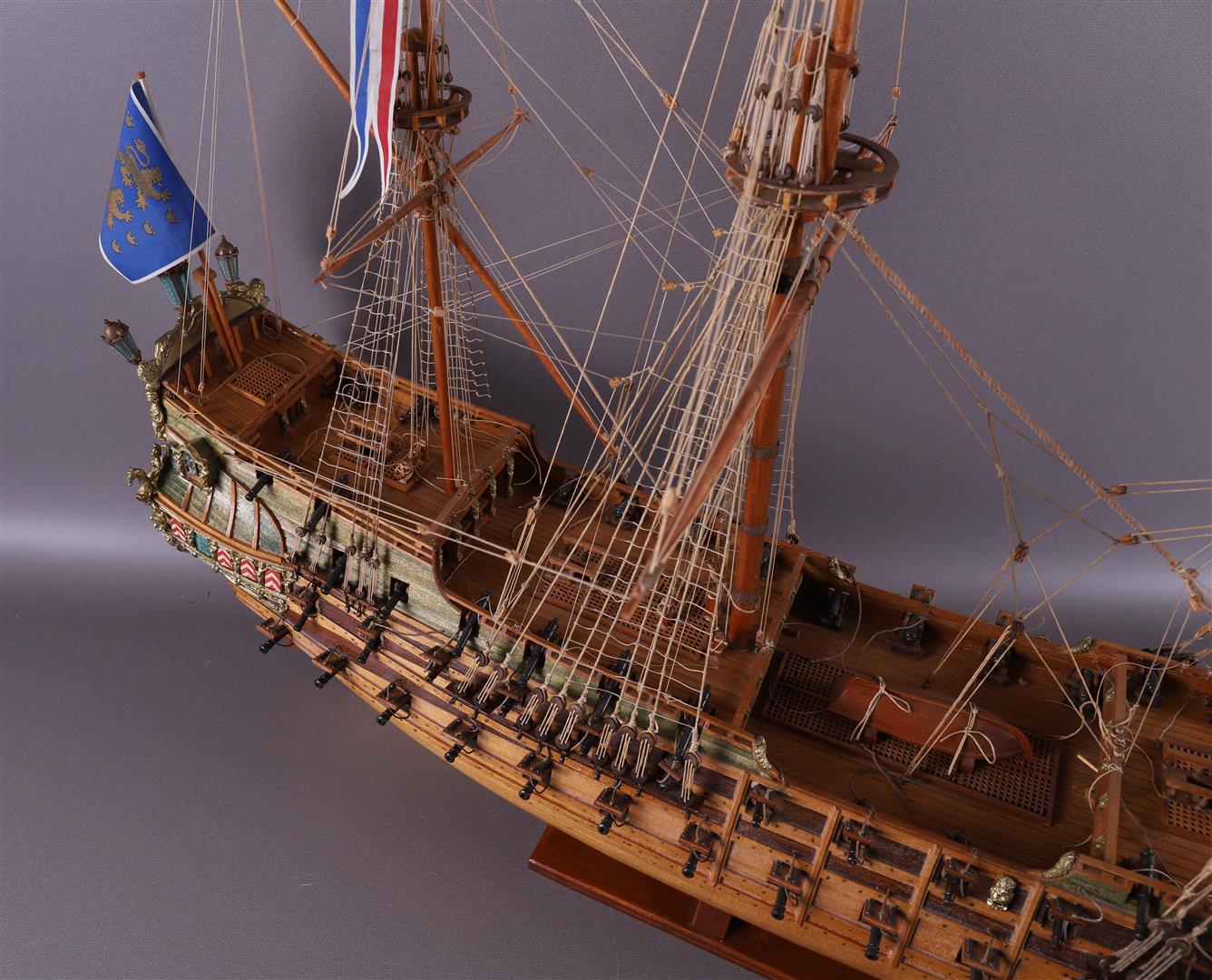 A ship model of a galleon, presumably 'de Friesland 1663' - Image 4 of 10
