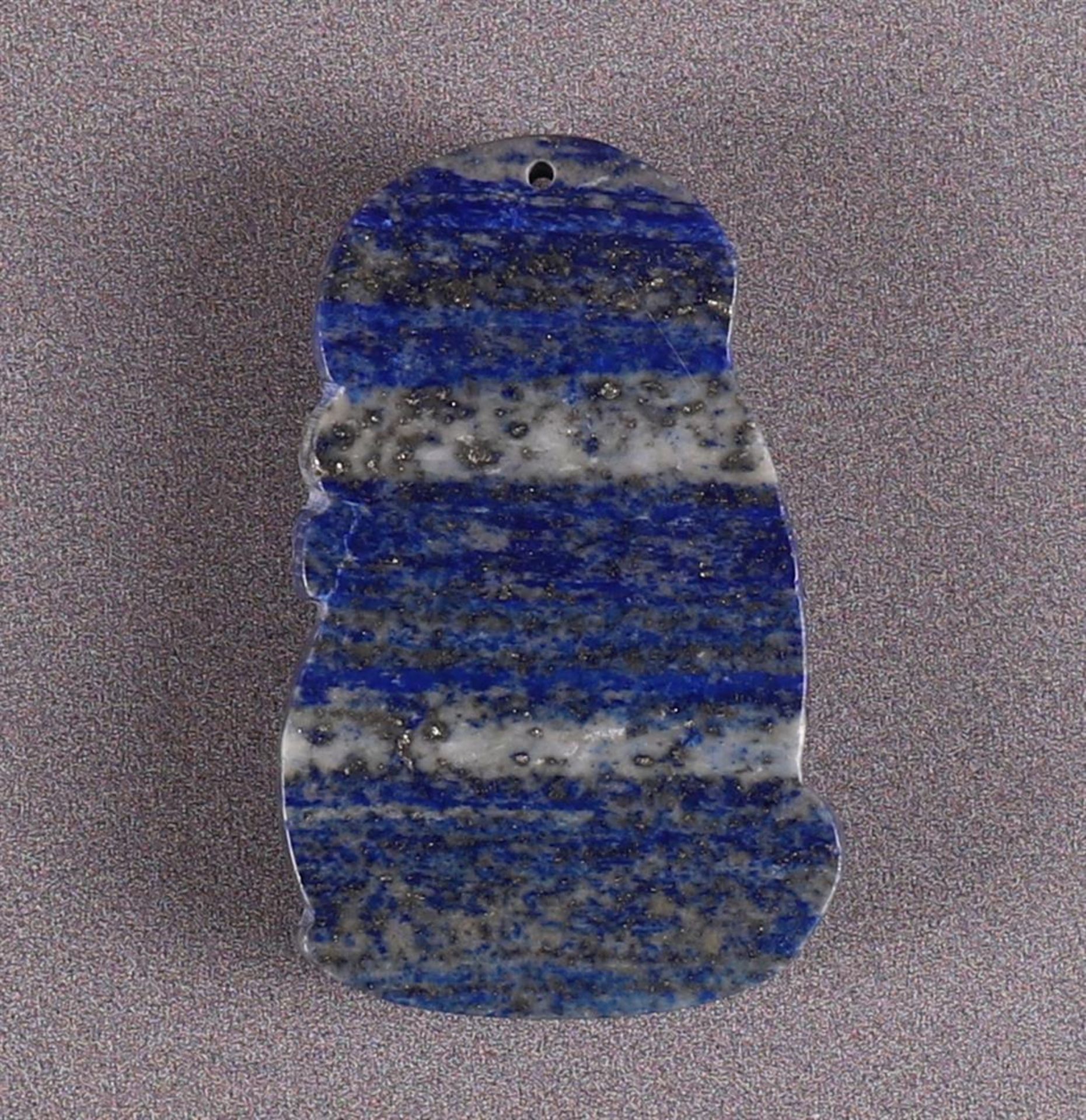A lapis lazuli pendant with a relief depiction of a crane near prunus, China - Image 2 of 2