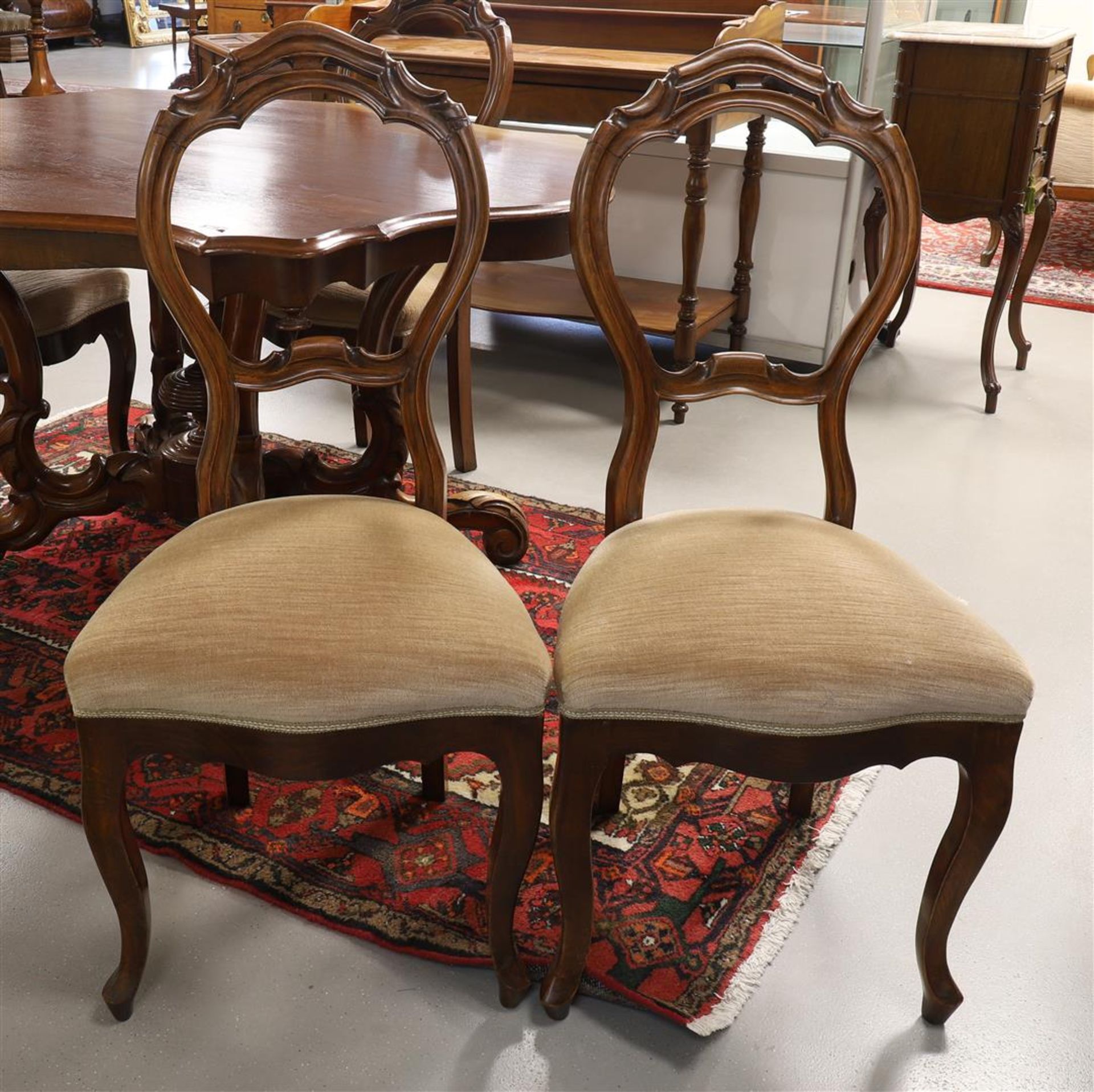 An oval spider leg table with chairs, Holland, Willem III, 19th century. - Image 3 of 4