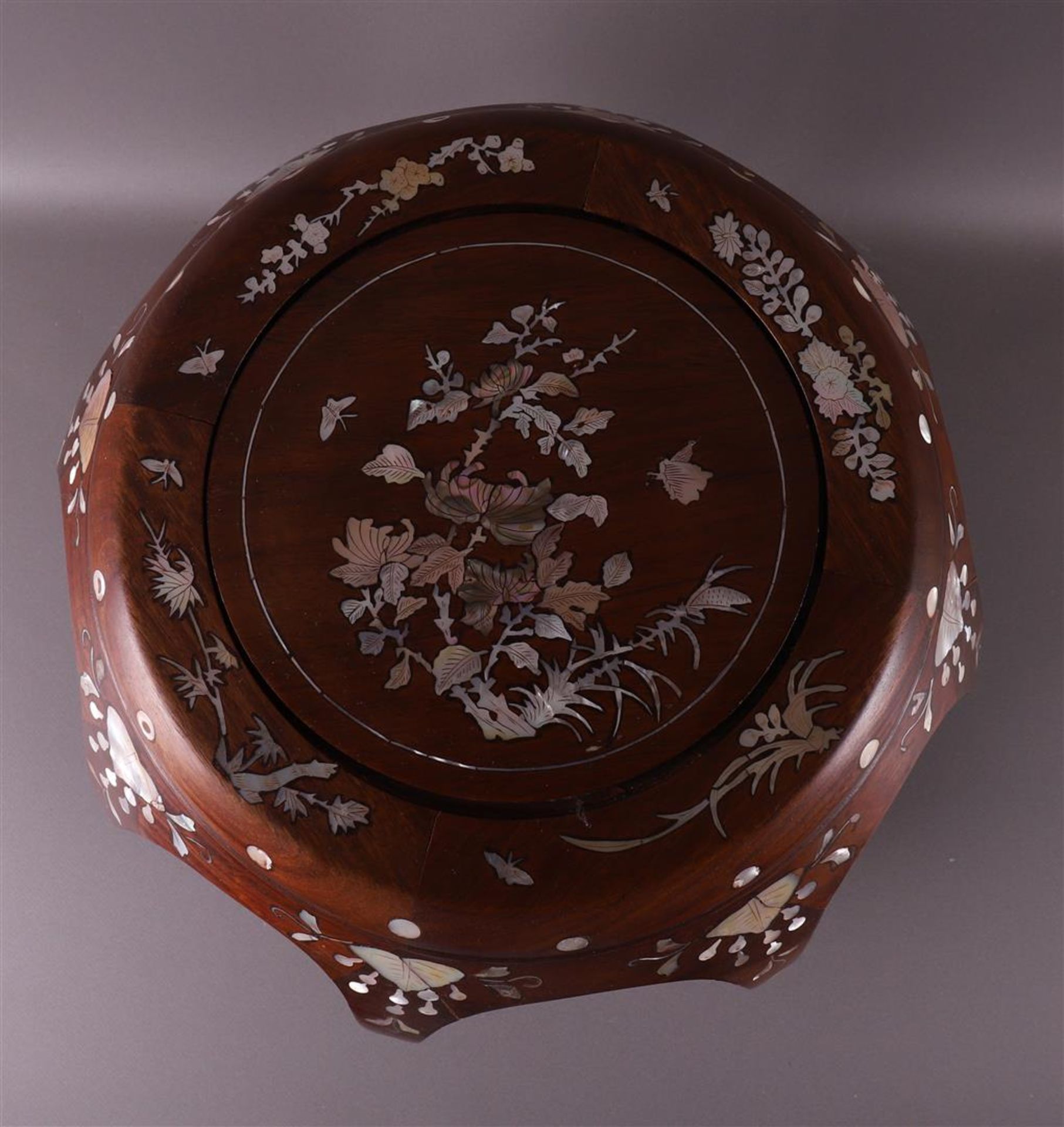 A tropical wooden footstool, China, 2nd half of the 20th century. - Bild 2 aus 3