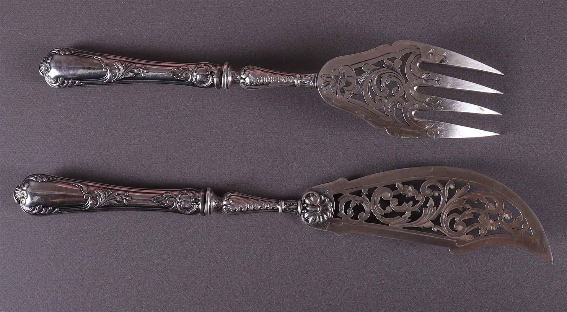 A Cailar Bayard & Cie fish cutlery in original case, France 19th century - Image 3 of 4