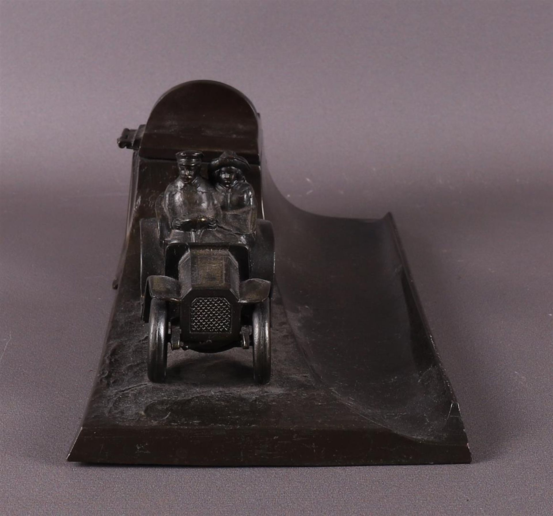 A white metal Art Nouveau inkwell with a car as an application, around 1900. - Image 3 of 6