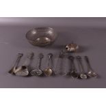 A lot of silver, including bonbon basket, tea shovel and spoons, 20th century.