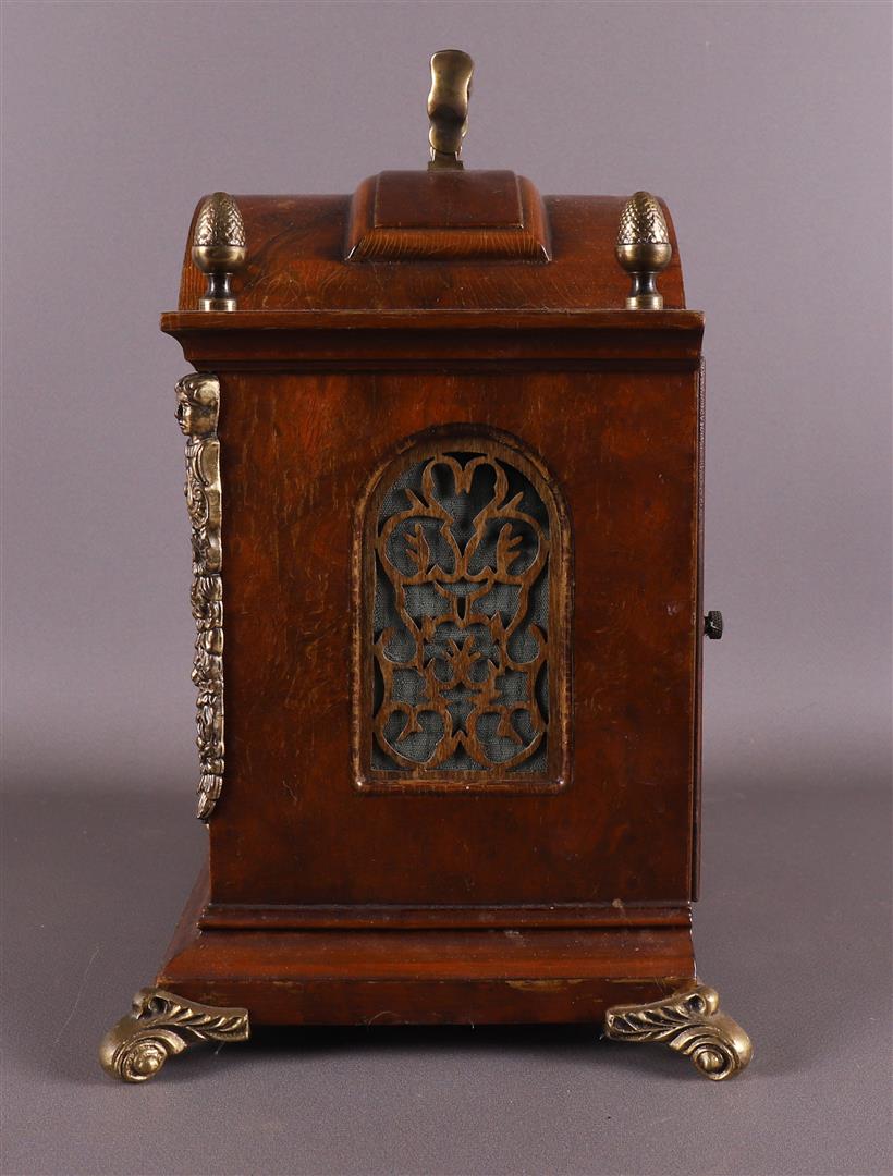 A table clock in burr walnut case, 2nd half 20th century. - Image 4 of 6