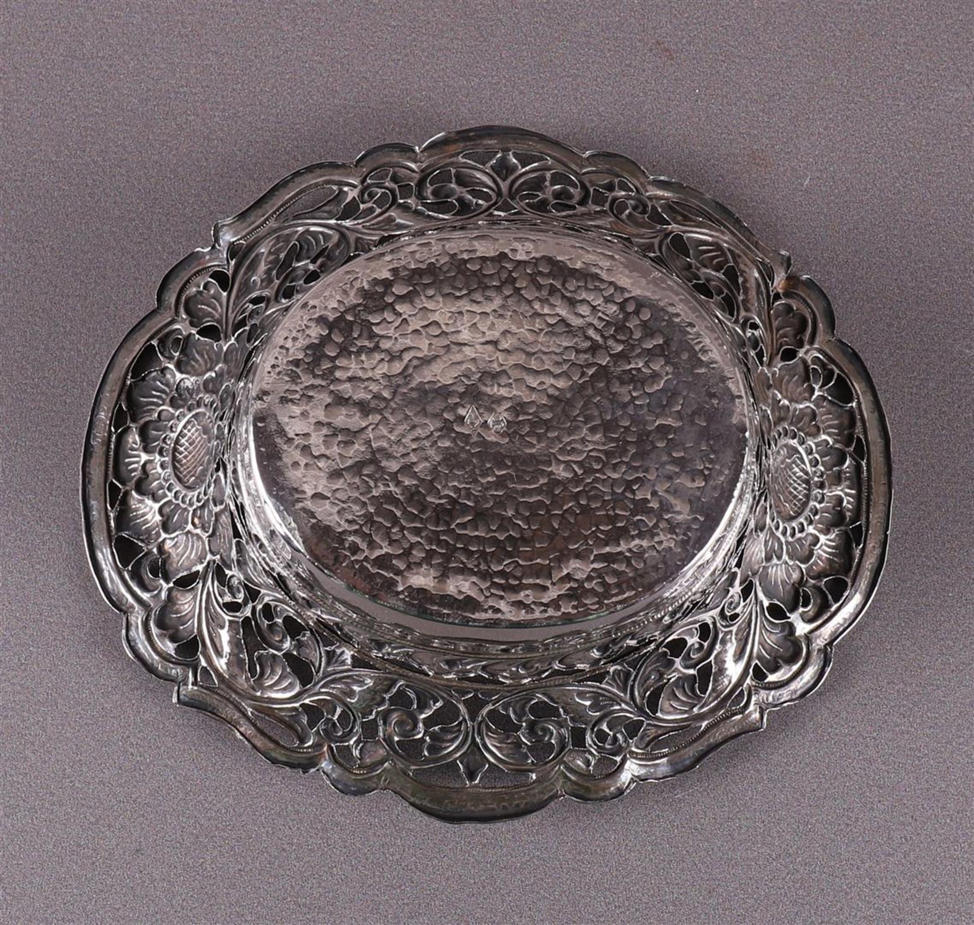 A silver oval pierced bonbonière with floral decor, Indonesia - Image 3 of 5