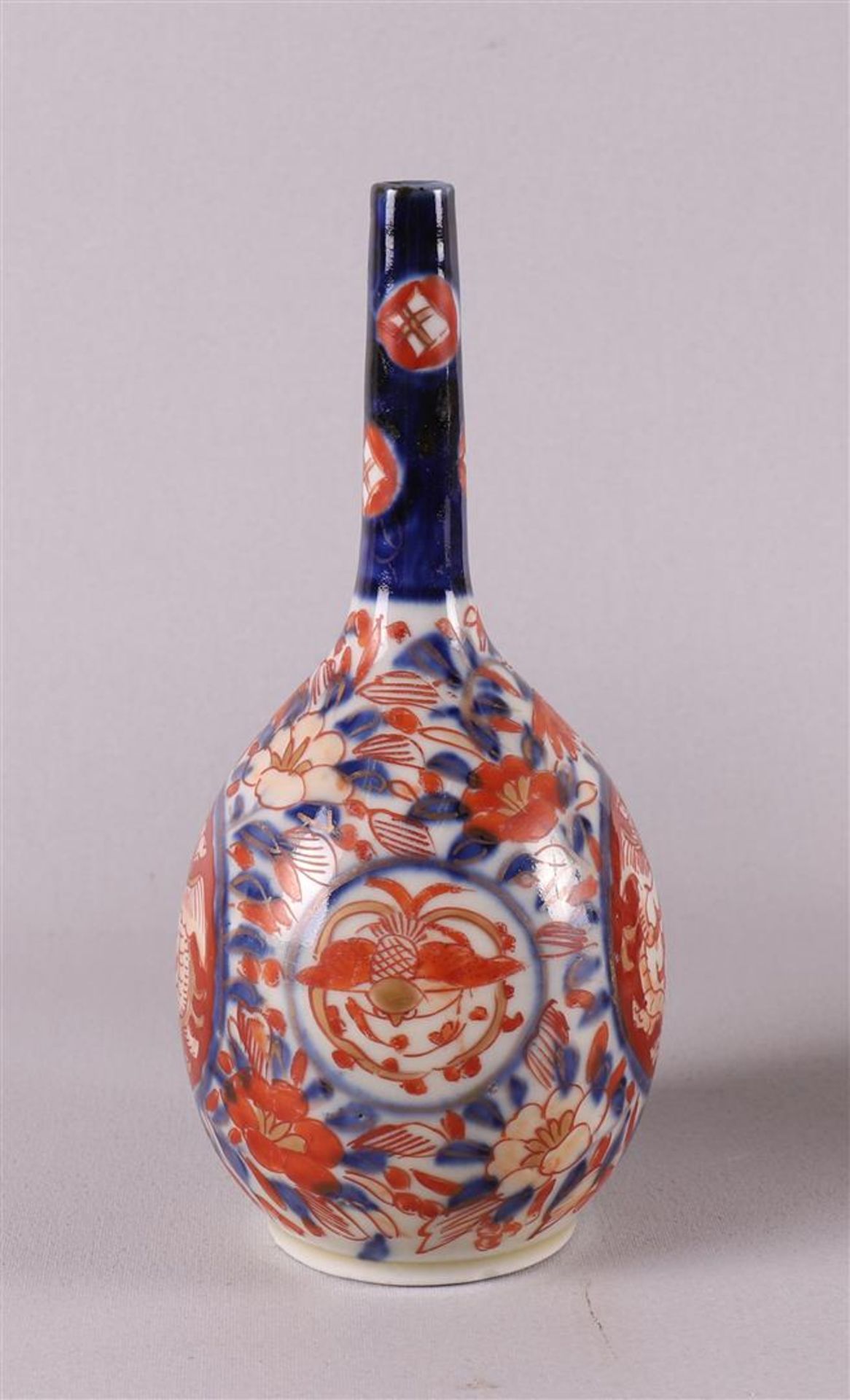 A lot of various Japanese porcelain, including Meiji, 19th century - Bild 2 aus 19