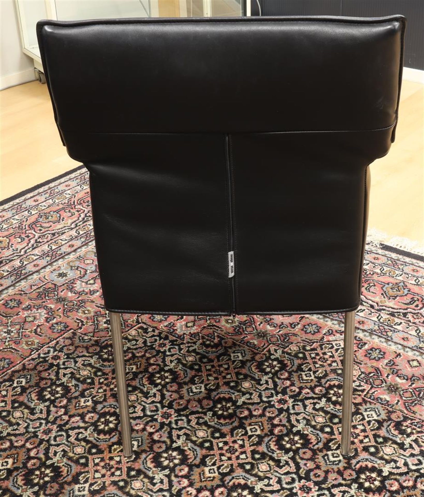 Four black leather Limec armchairs, design: Gerard van den Berg. - Bild 2 aus 3