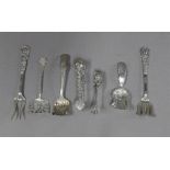 Various silver, including petit four scoop, lump tongs and sugar scoop, 19th/20t