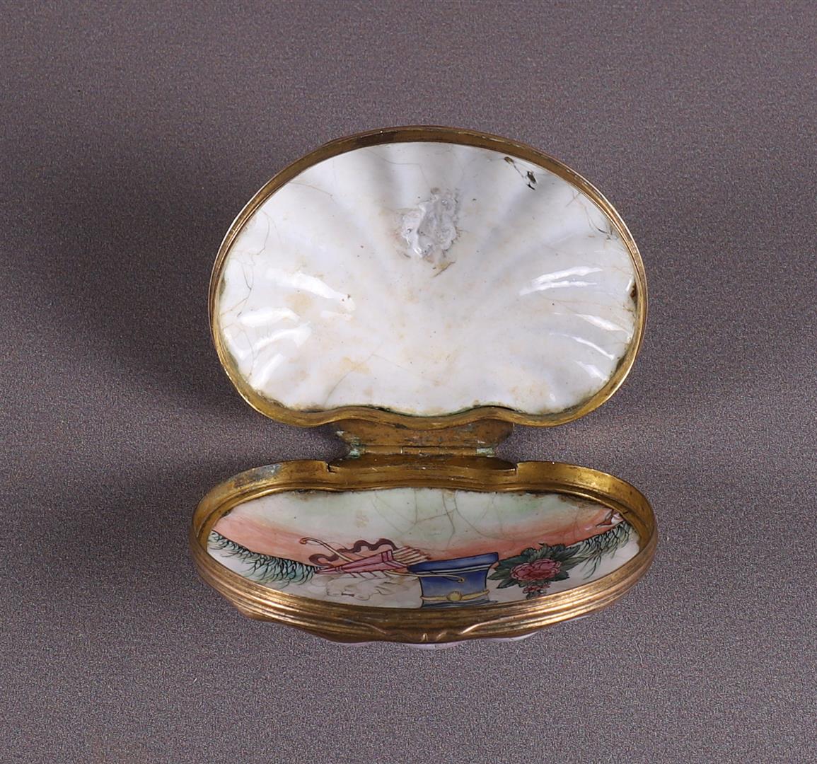 A brass and enamel shell-shaped tobacco box, circa 1800. - Image 5 of 5