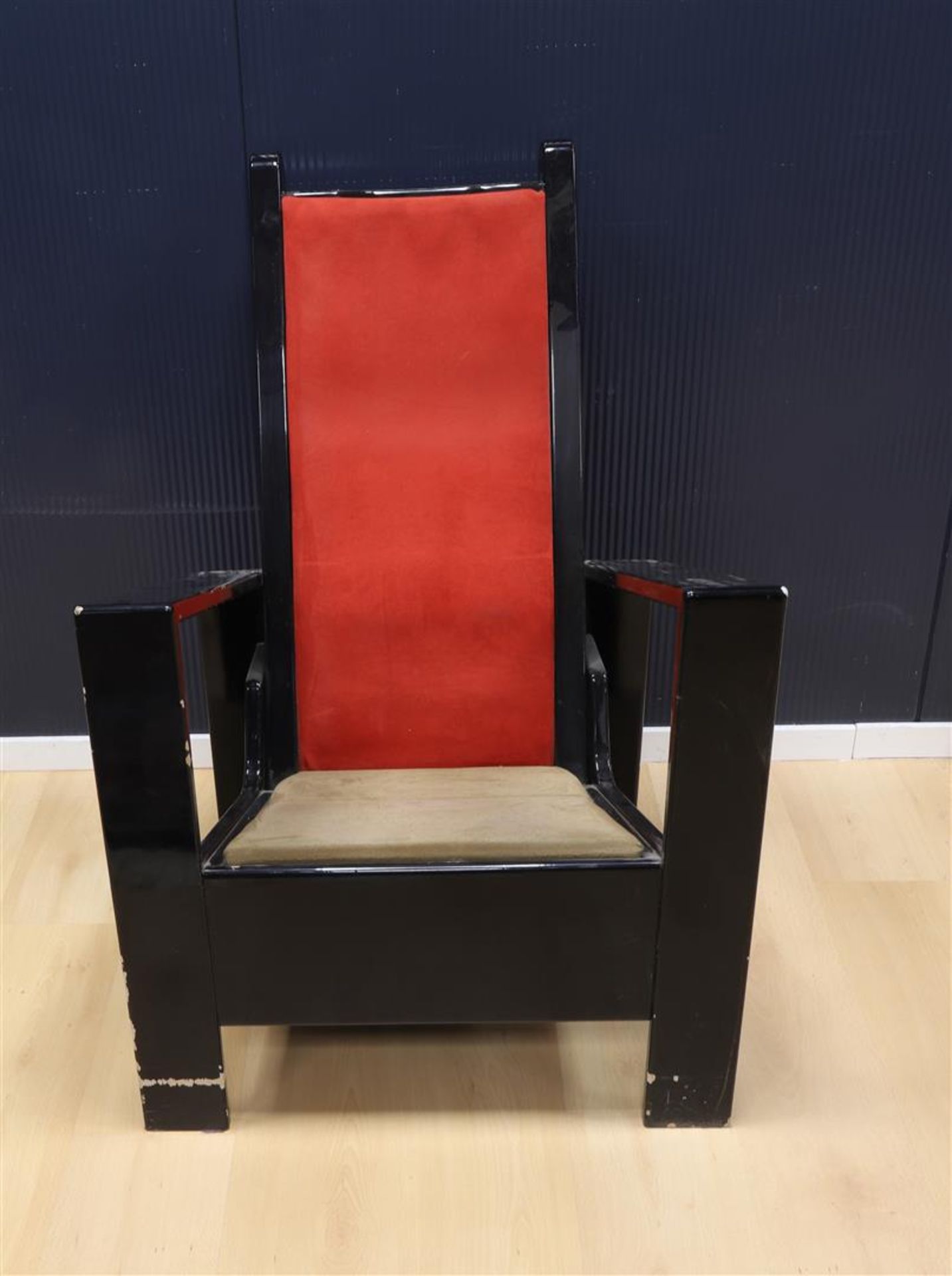 A black lacquered designer arm chair, 20th century. - Bild 2 aus 4