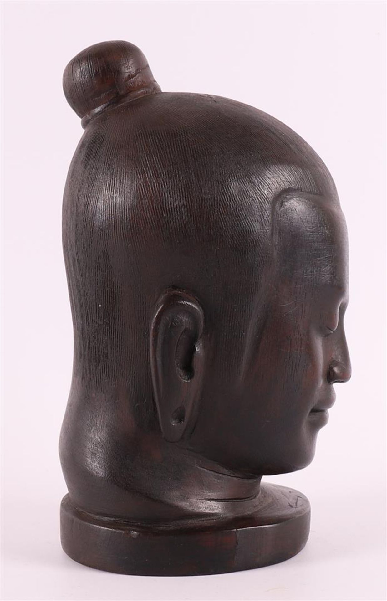 A carved wooden head of Buddha, 20th century, h 22 cm. - Image 3 of 4