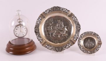 Two second grade 835/1000 silver ashtrays, Holland 20th century, 146 grams. Here is a men's vest