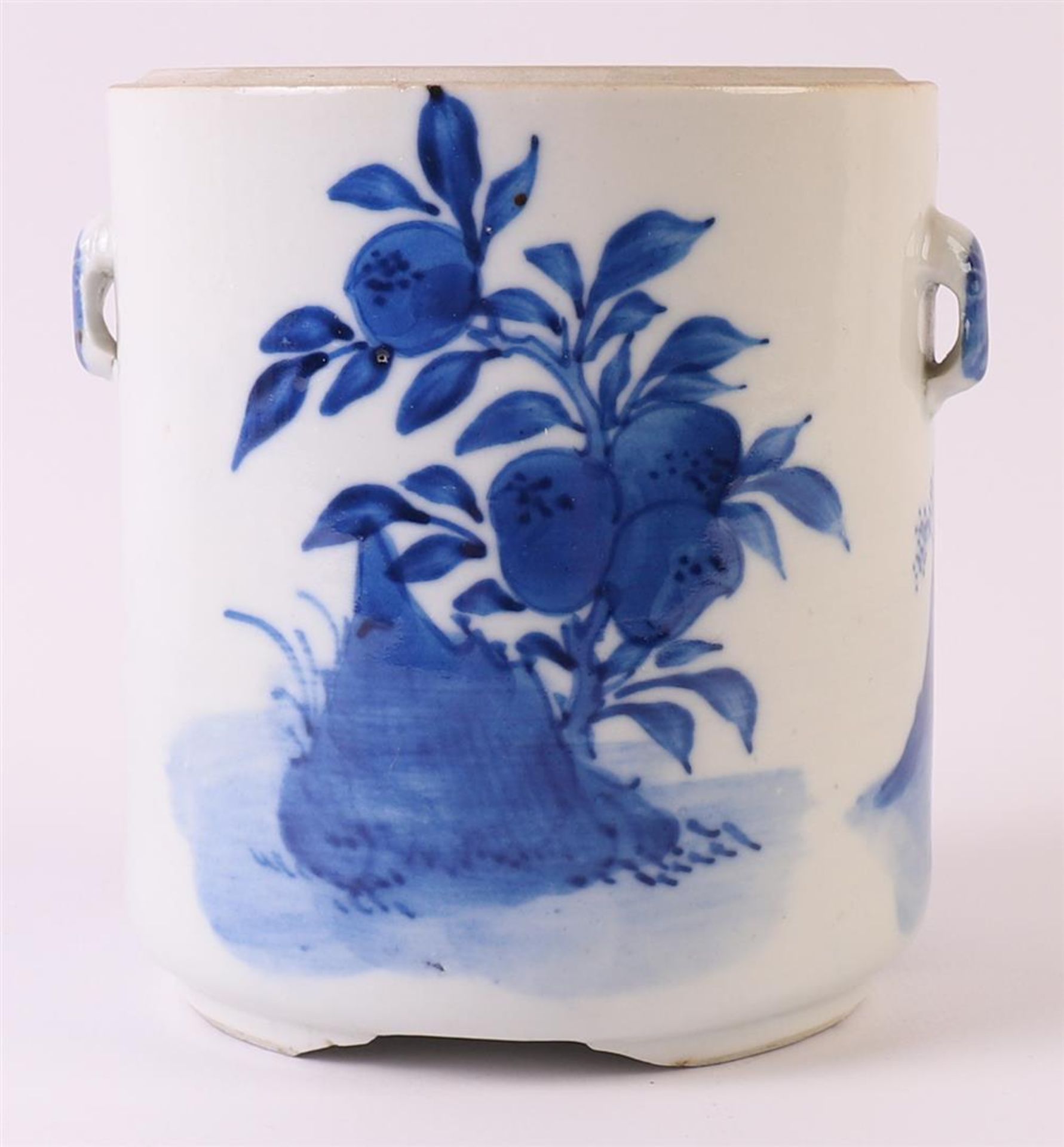 A blue/white porcelain cylindrical jar without lid, China, 19th century. Blue underglaze decor of - Bild 4 aus 7
