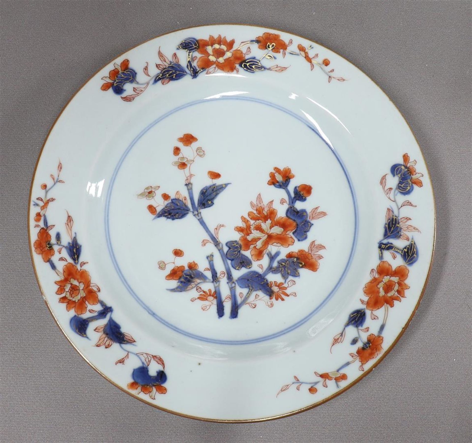 A series of six porcelain Chinese Imari plates, China, Qianlong 18th century. Blue, red, partly gold - Image 5 of 16