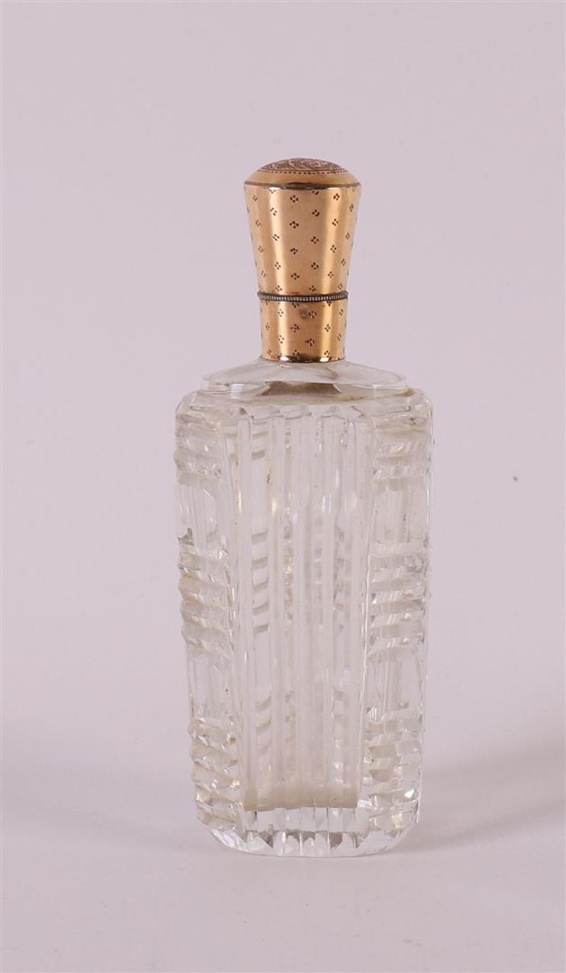 A clear glass odeur bottle with 14 kt 585/1000 gold lid and frame, including stopper, around 1900, h