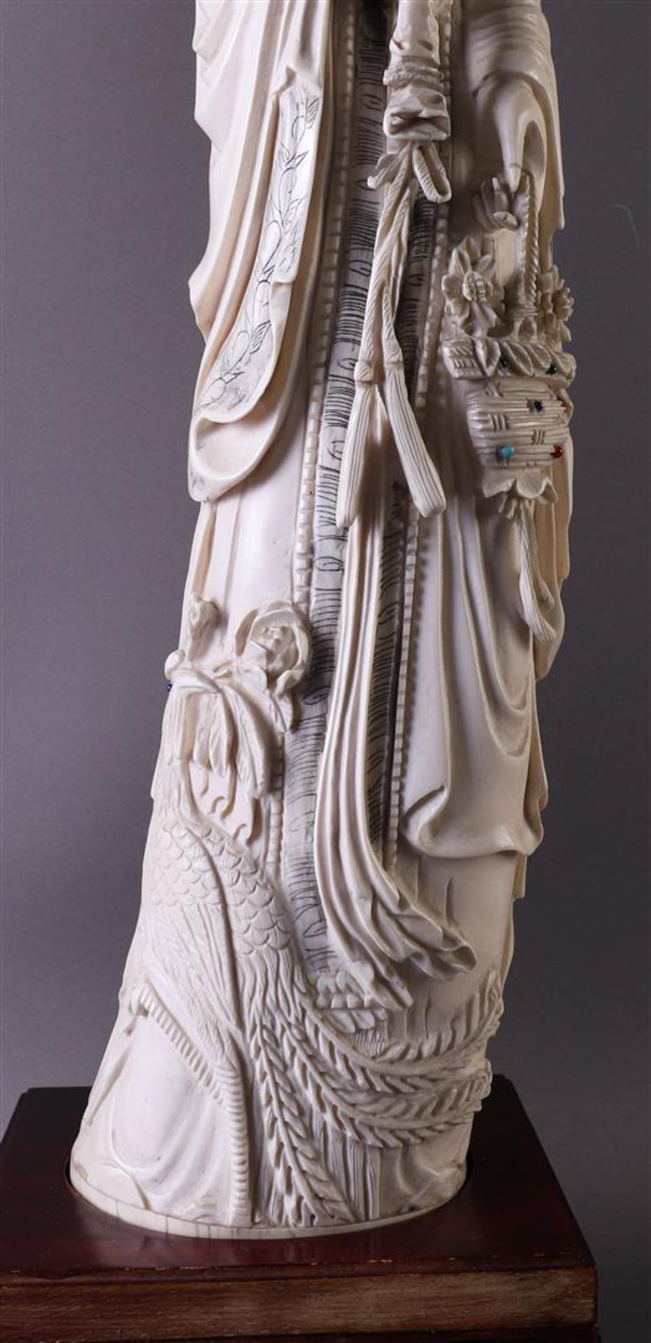 A carved ivory emperor and empress, China, Xuantong (1909-1911), h53 cm, 3227 grams, signed on the - Image 4 of 25