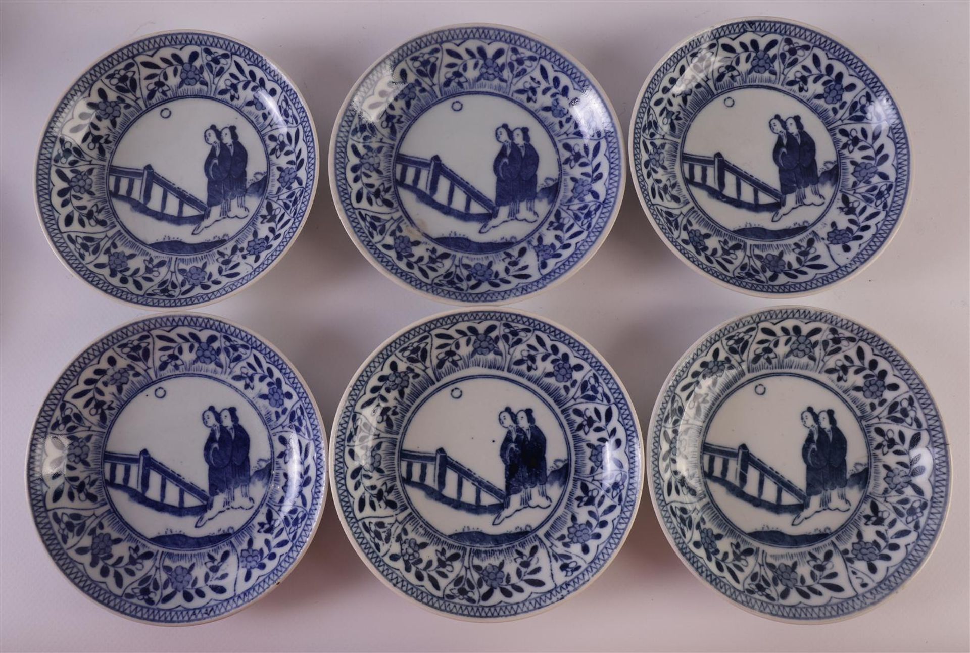 Twelve blue/white porcelain cups and saucers, China, late 19th century. Blue underglaze floral - Bild 2 aus 20