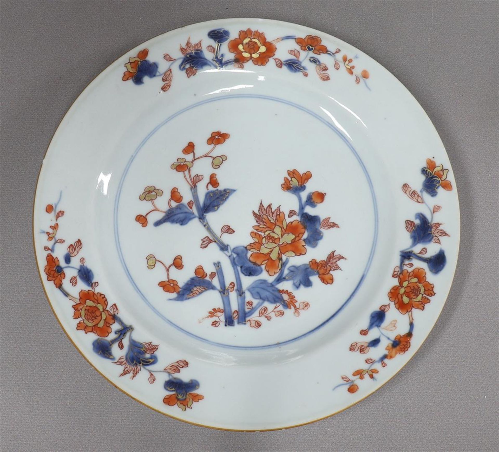 A series of six porcelain Chinese Imari plates, China, Qianlong 18th century. Blue, red, partly gold - Image 7 of 16