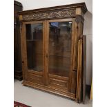 A bookcase in neo-Renaissance style, Holland, around 1900. Straight profiled hood with carved