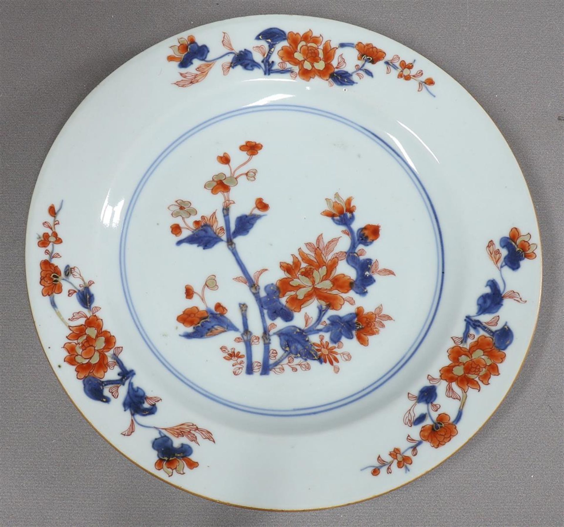 A series of six porcelain Chinese Imari plates, China, Qianlong 18th century. Blue, red, partly gold - Image 15 of 16