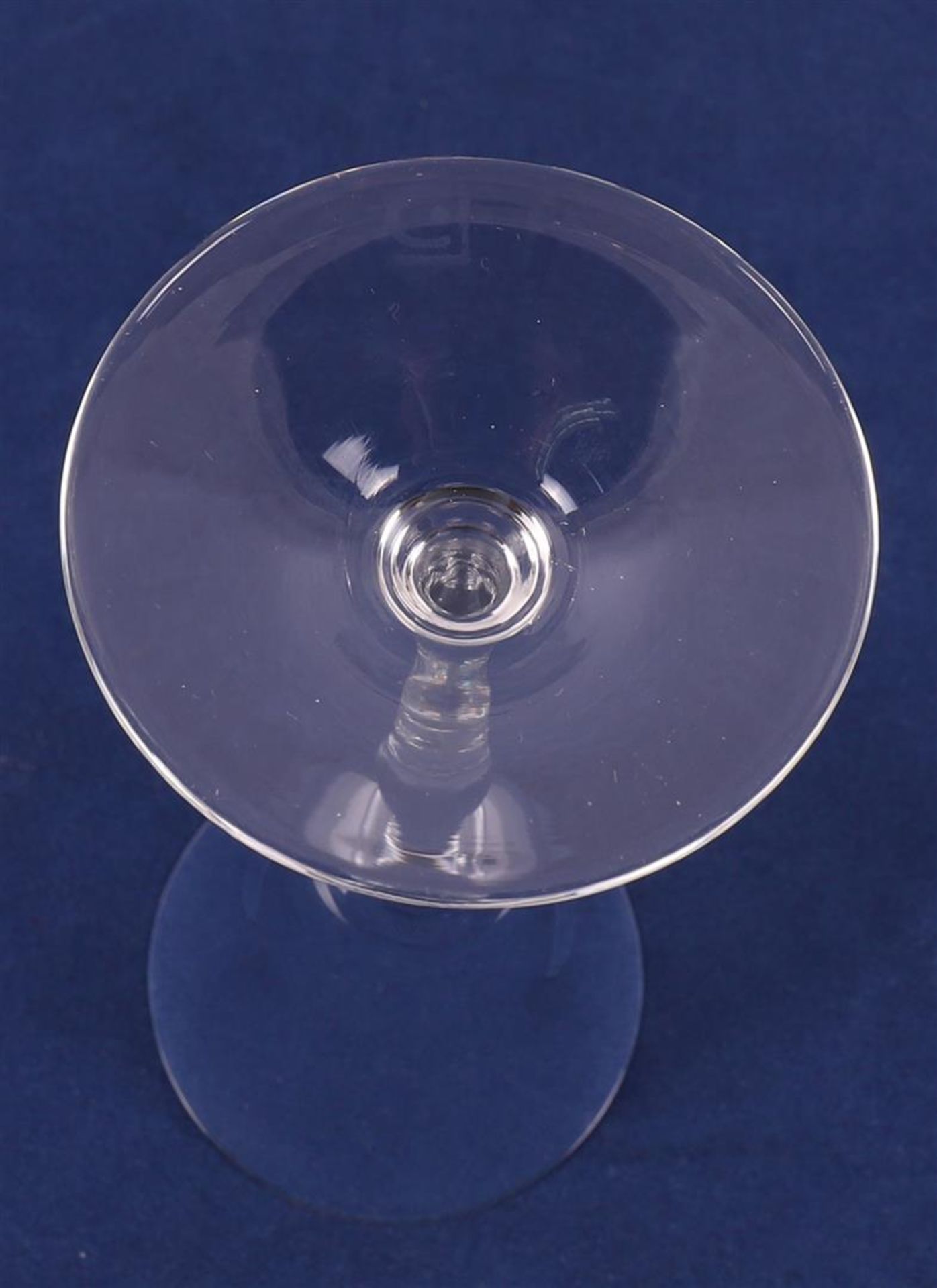 Netherlands, Leerdam. A wine glass 'Romanda', 1924. design: A.D. Copier, marked with monogram ' - Image 5 of 5